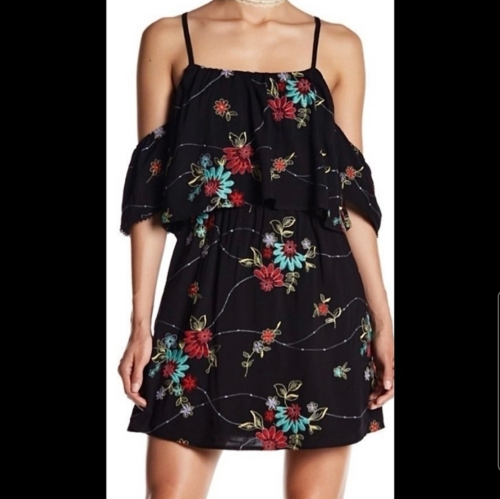 Romeo & Juliet Embroidered Floral Cold/Off Shoulder Mini Dress/ Small
